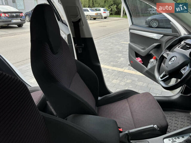 Белый Шкода Октавия, объемом двигателя 2 л и пробегом 250 тыс. км за 13999 $, фото 30 на Automoto.ua