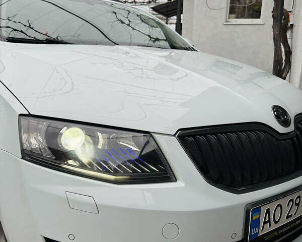 Белый Шкода Октавия, объемом двигателя 1.6 л и пробегом 306 тыс. км за 10900 $, фото 9 на Automoto.ua