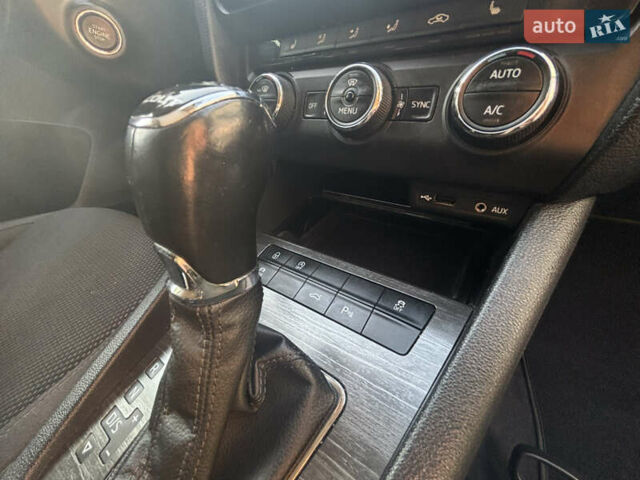 Белый Шкода Октавия, объемом двигателя 2 л и пробегом 174 тыс. км за 16000 $, фото 18 на Automoto.ua