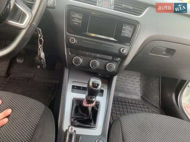 Білий Шкода Октавія, об'ємом двигуна 1.6 л та пробігом 300 тис. км за 12300 $, фото 14 на Automoto.ua
