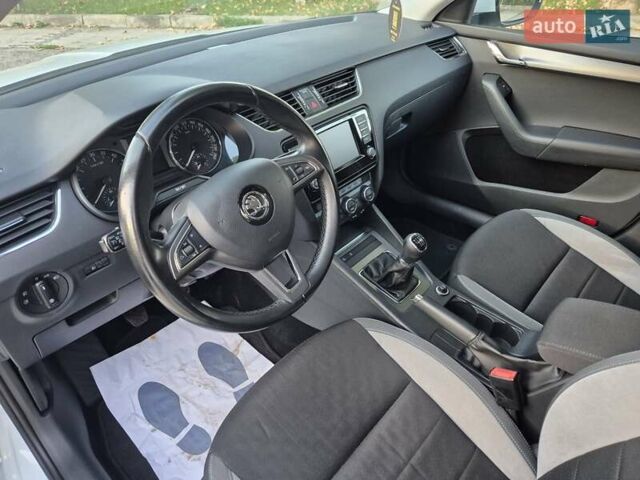 Білий Шкода Октавія, об'ємом двигуна 2 л та пробігом 195 тис. км за 11599 $, фото 40 на Automoto.ua