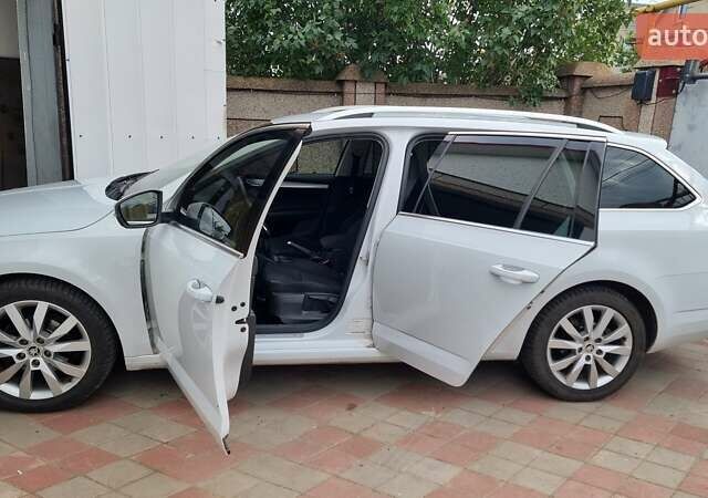 Білий Шкода Октавія, об'ємом двигуна 1.6 л та пробігом 230 тис. км за 13500 $, фото 17 на Automoto.ua