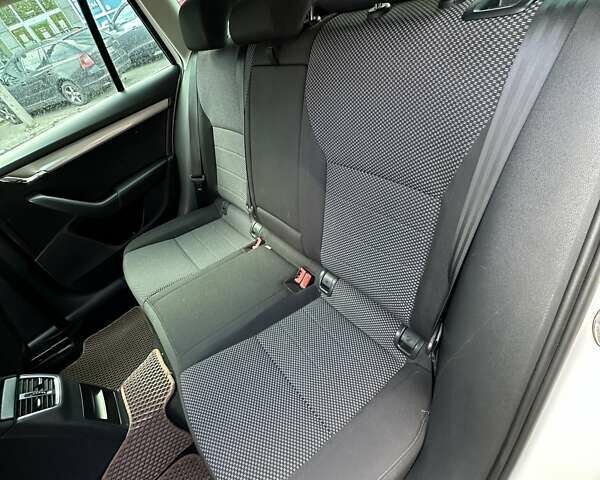 Белый Шкода Октавия, объемом двигателя 1.6 л и пробегом 180 тыс. км за 10500 $, фото 15 на Automoto.ua