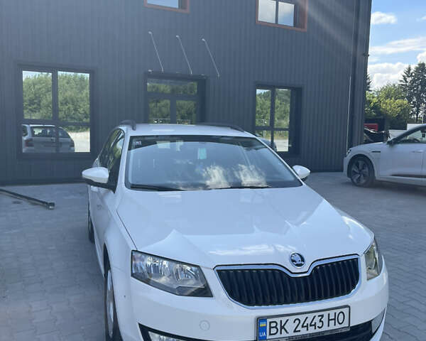 Білий Шкода Октавія, об'ємом двигуна 1.6 л та пробігом 257 тис. км за 10600 $, фото 27 на Automoto.ua