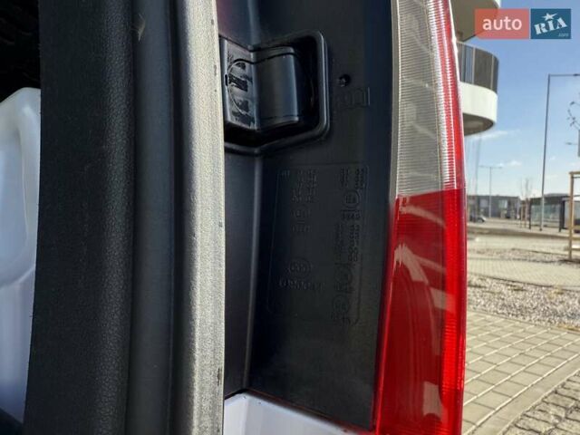 Белый Шкода Октавия, объемом двигателя 2 л и пробегом 220 тыс. км за 15999 $, фото 41 на Automoto.ua
