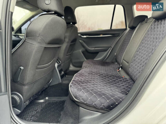 Білий Шкода Октавія, об'ємом двигуна 1.8 л та пробігом 216 тис. км за 14190 $, фото 14 на Automoto.ua
