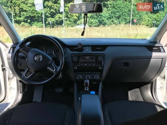 Білий Шкода Октавія, об'ємом двигуна 1.6 л та пробігом 284 тис. км за 14000 $, фото 22 на Automoto.ua