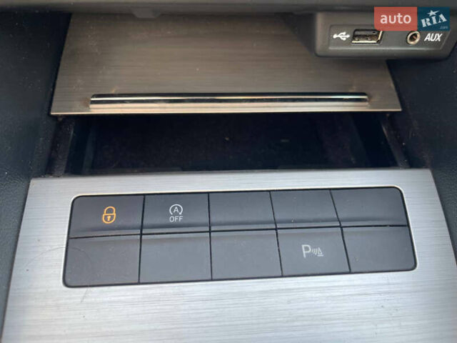 Белый Шкода Октавия, объемом двигателя 2 л и пробегом 220 тыс. км за 16200 $, фото 51 на Automoto.ua