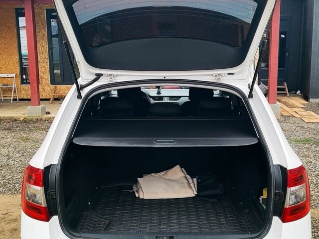 Белый Шкода Октавия, объемом двигателя 1.6 л и пробегом 340 тыс. км за 10800 $, фото 1 на Automoto.ua