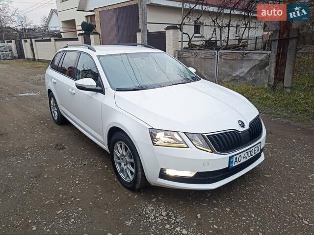 Білий Шкода Октавія, об'ємом двигуна 1.6 л та пробігом 247 тис. км за 10900 $, фото 28 на Automoto.ua