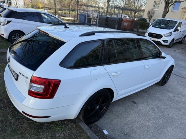 Белый Шкода Октавия, объемом двигателя 2 л и пробегом 250 тыс. км за 9914 $, фото 3 на Automoto.ua