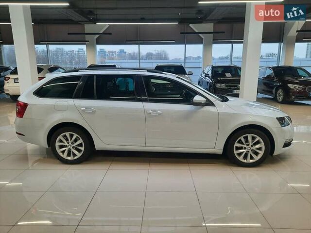 Белый Шкода Октавия, объемом двигателя 1.6 л и пробегом 214 тыс. км за 12900 $, фото 1 на Automoto.ua