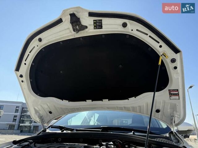 Белый Шкода Октавия, объемом двигателя 2 л и пробегом 220 тыс. км за 15999 $, фото 53 на Automoto.ua