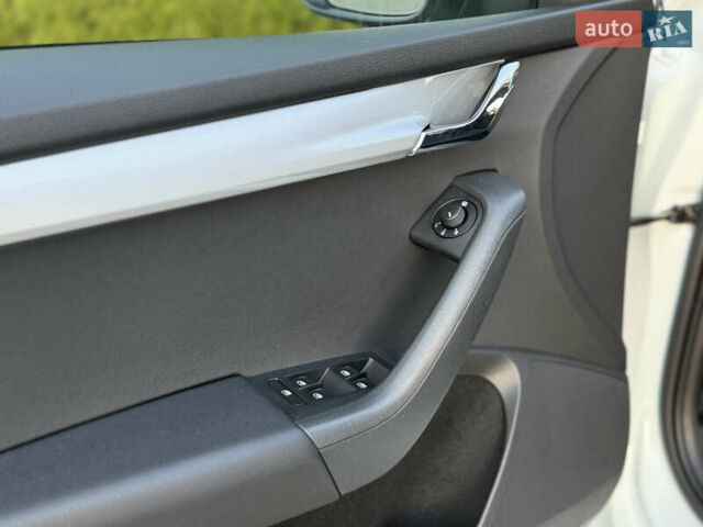 Белый Шкода Октавия, объемом двигателя 2 л и пробегом 183 тыс. км за 14300 $, фото 40 на Automoto.ua