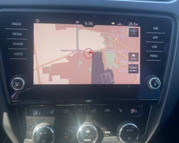 Белый Шкода Октавия, объемом двигателя 2 л и пробегом 220 тыс. км за 16200 $, фото 90 на Automoto.ua