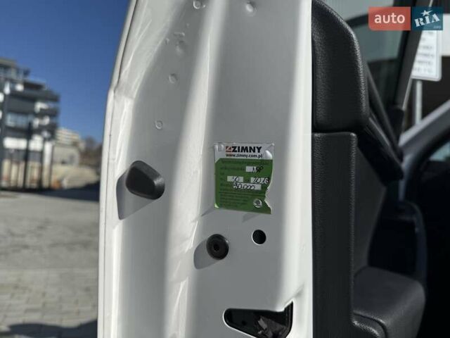 Белый Шкода Октавия, объемом двигателя 2 л и пробегом 220 тыс. км за 15999 $, фото 74 на Automoto.ua