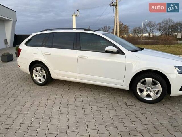 Белый Шкода Октавия, объемом двигателя 1.6 л и пробегом 216 тыс. км за 12250 $, фото 11 на Automoto.ua