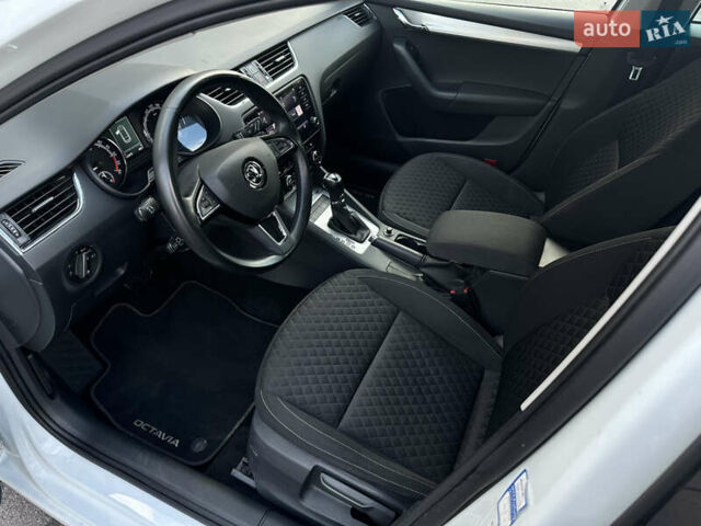 Шкода Октавия 2017 в Виннице на Automoto.ua Белый Шкода Октавия, объемом двигателя 2 л и пробегом 123 тыс. км за 18999 $, фото 29 на Automoto.ua