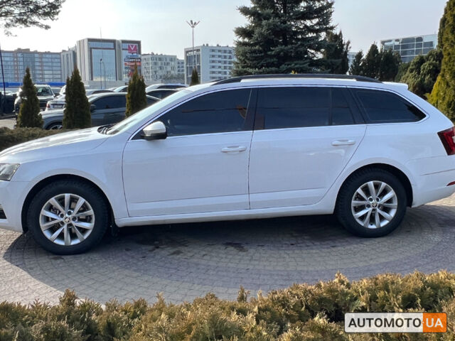 Белый Шкода Октавия, объемом двигателя 2 л и пробегом 224 тыс. км за 13999 $, фото 3 на Automoto.ua