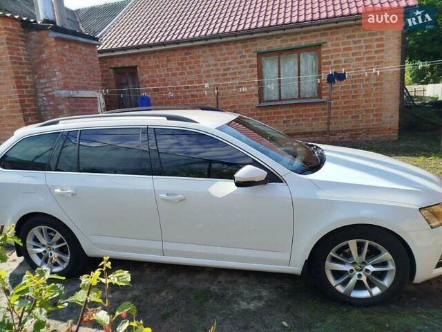 Білий Шкода Октавія, об'ємом двигуна 1.6 л та пробігом 304 тис. км за 11500 $, фото 2 на Automoto.ua
