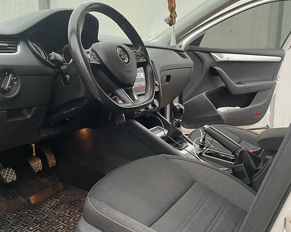 Белый Шкода Октавия, объемом двигателя 1.6 л и пробегом 200 тыс. км за 13700 $, фото 20 на Automoto.ua