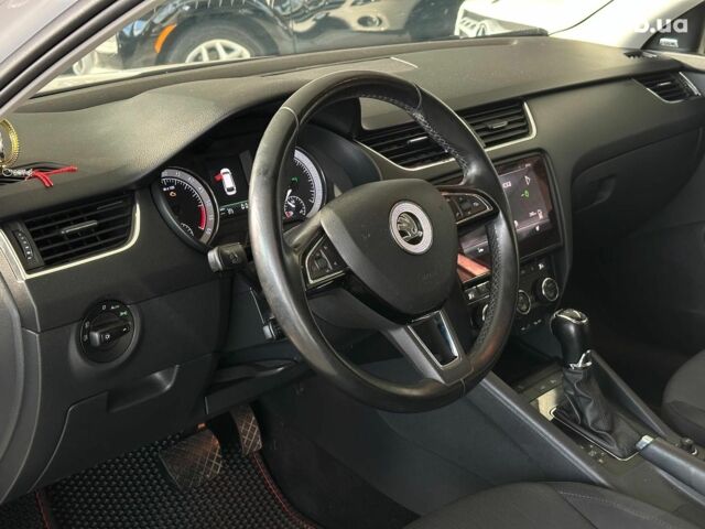 Белый Шкода Октавия, объемом двигателя 1.6 л и пробегом 212 тыс. км за 15340 $, фото 9 на Automoto.ua