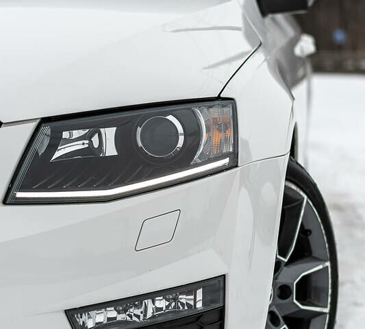 Белый Шкода Октавия, объемом двигателя 2 л и пробегом 260 тыс. км за 13000 $, фото 12 на Automoto.ua