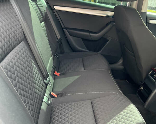 Білий Шкода Октавія, об'ємом двигуна 1.6 л та пробігом 195 тис. км за 14800 $, фото 15 на Automoto.ua