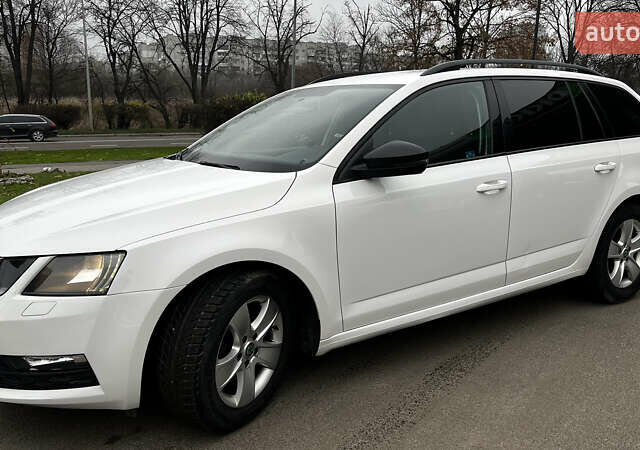 Белый Шкода Октавия, объемом двигателя 1.6 л и пробегом 198 тыс. км за 12200 $, фото 10 на Automoto.ua