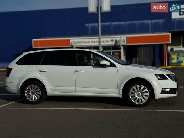 Білий Шкода Октавія, об'ємом двигуна 1.6 л та пробігом 236 тис. км за 12100 $, фото 8 на Automoto.ua