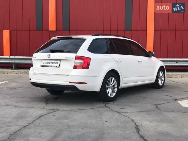 Белый Шкода Октавия, объемом двигателя 1.6 л и пробегом 270 тыс. км за 13990 $, фото 7 на Automoto.ua