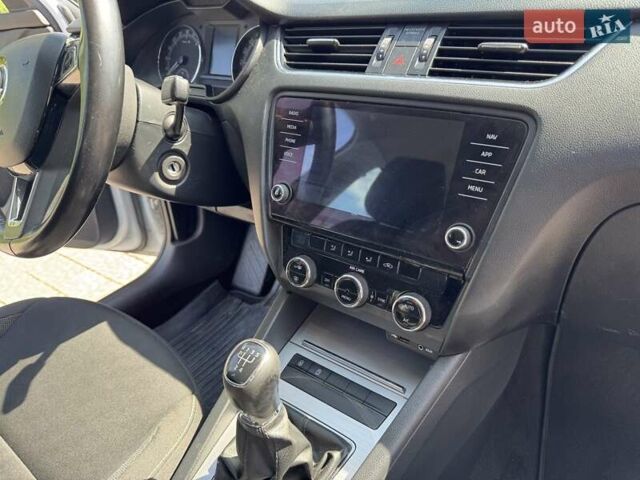 Белый Шкода Октавия, объемом двигателя 1.6 л и пробегом 260 тыс. км за 12800 $, фото 32 на Automoto.ua