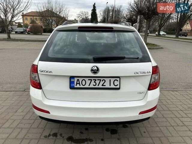Білий Шкода Октавія, об'ємом двигуна 1.6 л та пробігом 155 тис. км за 12300 $, фото 5 на Automoto.ua