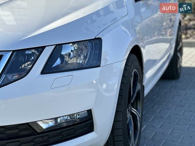 Белый Шкода Октавия, объемом двигателя 1.6 л и пробегом 198 тыс. км за 13500 $, фото 1 на Automoto.ua