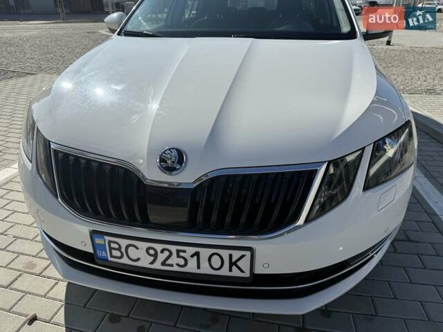 Белый Шкода Октавия, объемом двигателя 2 л и пробегом 220 тыс. км за 15999 $, фото 24 на Automoto.ua