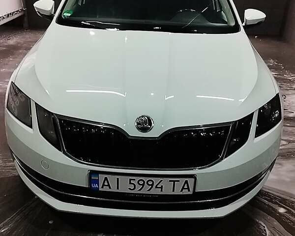 Белый Шкода Октавия, объемом двигателя 1.97 л и пробегом 275 тыс. км за 15200 $, фото 2 на Automoto.ua