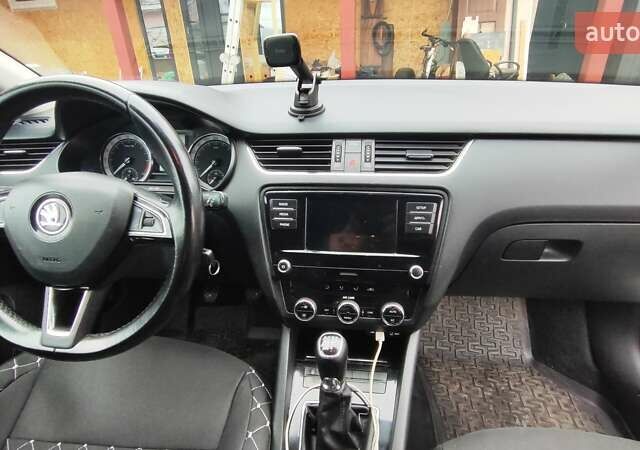 Белый Шкода Октавия, объемом двигателя 1.6 л и пробегом 342 тыс. км за 10800 $, фото 4 на Automoto.ua