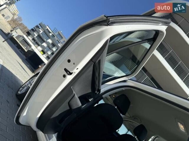 Белый Шкода Октавия, объемом двигателя 2 л и пробегом 220 тыс. км за 15999 $, фото 113 на Automoto.ua