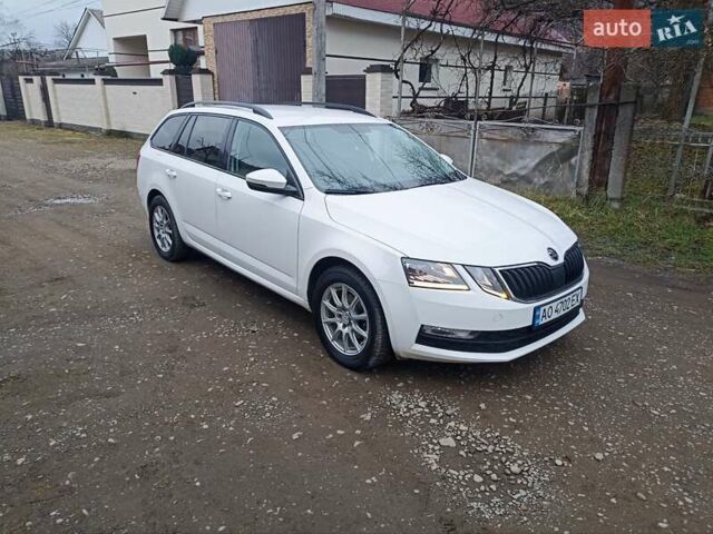 Білий Шкода Октавія, об'ємом двигуна 1.6 л та пробігом 247 тис. км за 10900 $, фото 22 на Automoto.ua