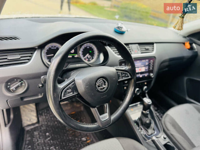 Белый Шкода Октавия, объемом двигателя 1.97 л и пробегом 245 тыс. км за 17500 $, фото 17 на Automoto.ua