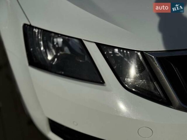 Білий Шкода Октавія, об'ємом двигуна 1.6 л та пробігом 236 тис. км за 12100 $, фото 9 на Automoto.ua