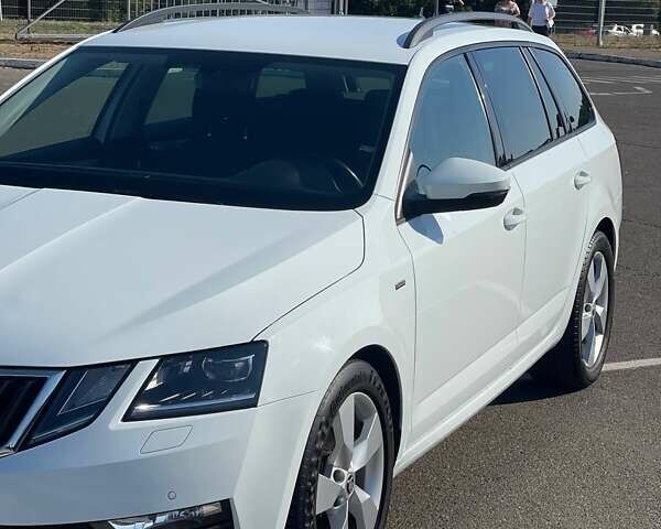 Белый Шкода Октавия, объемом двигателя 2 л и пробегом 220 тыс. км за 16200 $, фото 114 на Automoto.ua
