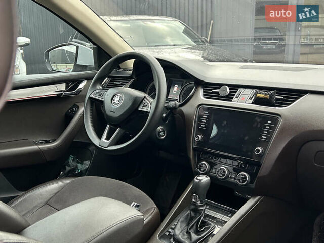 Белый Шкода Октавия, объемом двигателя 2 л и пробегом 240 тыс. км за 17499 $, фото 16 на Automoto.ua