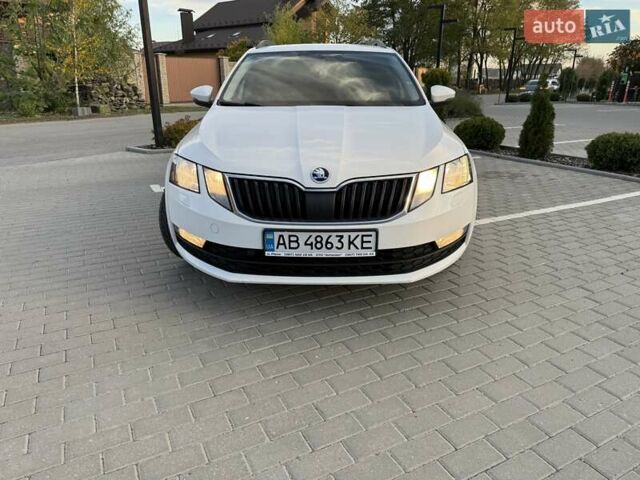 Белый Шкода Октавия, объемом двигателя 1.97 л и пробегом 222 тыс. км за 14900 $, фото 1 на Automoto.ua
