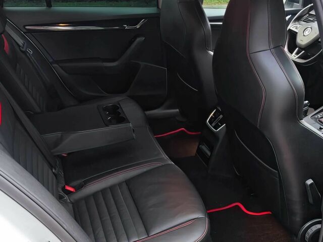 Білий Шкода Октавія, об'ємом двигуна 2 л та пробігом 57 тис. км за 7000 $, фото 12 на Automoto.ua