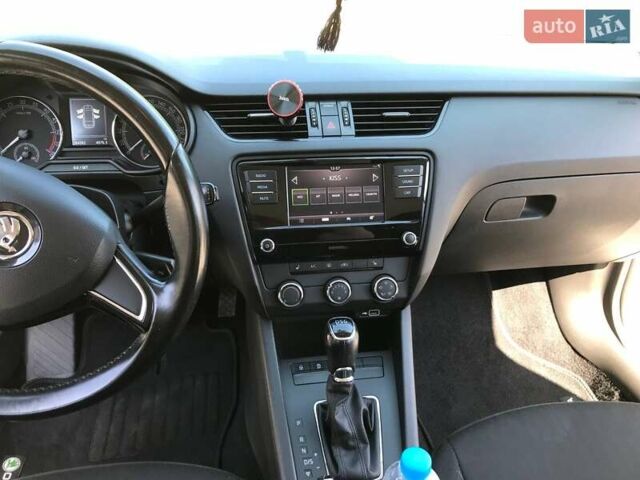 Білий Шкода Октавія, об'ємом двигуна 1.6 л та пробігом 284 тис. км за 14000 $, фото 19 на Automoto.ua