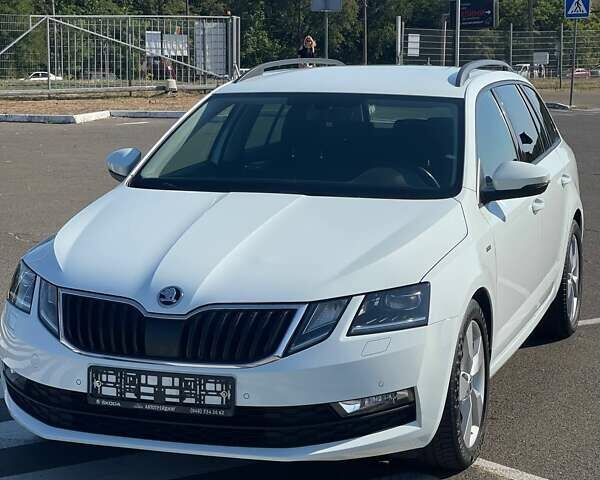 Белый Шкода Октавия, объемом двигателя 2 л и пробегом 220 тыс. км за 16200 $, фото 136 на Automoto.ua