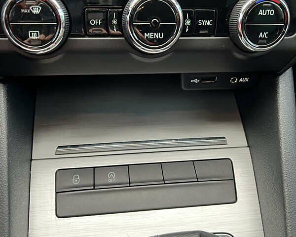 Білий Шкода Октавія, об'ємом двигуна 1.6 л та пробігом 195 тис. км за 14800 $, фото 24 на Automoto.ua