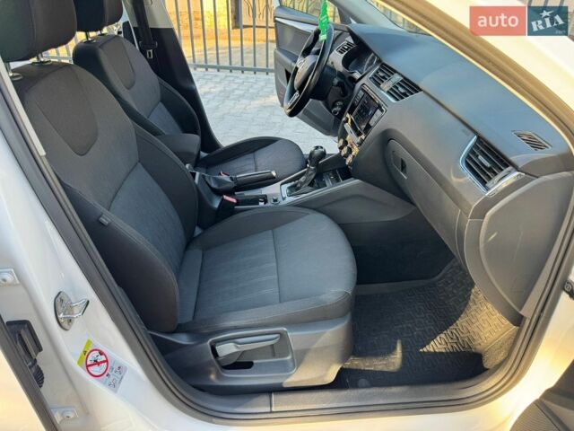 Белый Шкода Октавия, объемом двигателя 2 л и пробегом 269 тыс. км за 12999 $, фото 20 на Automoto.ua