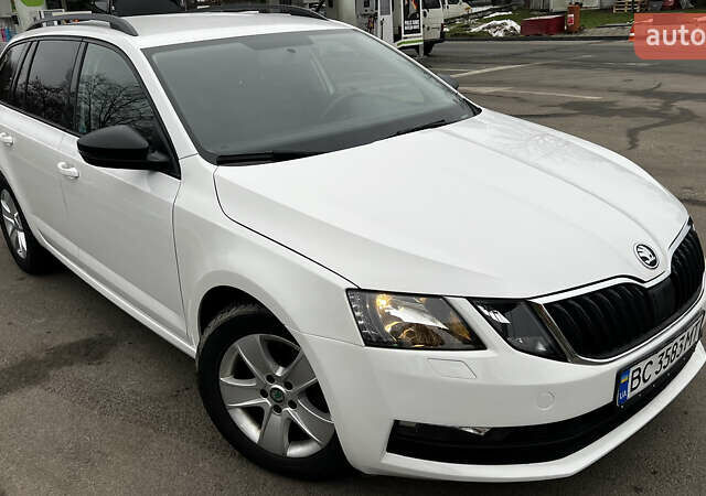 Белый Шкода Октавия, объемом двигателя 1.6 л и пробегом 198 тыс. км за 12200 $, фото 4 на Automoto.ua